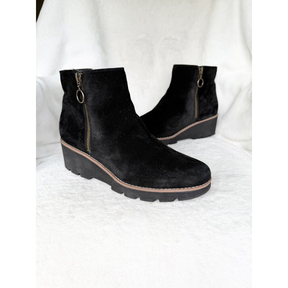 Vionic Hazal Black Suede Wedge Booties 8M Water Repellent Side Zip Lug Sole